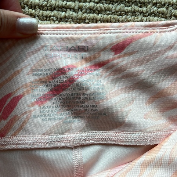 Size Large Tahari Sport skirt with built in shorts - Picture 2 of 3